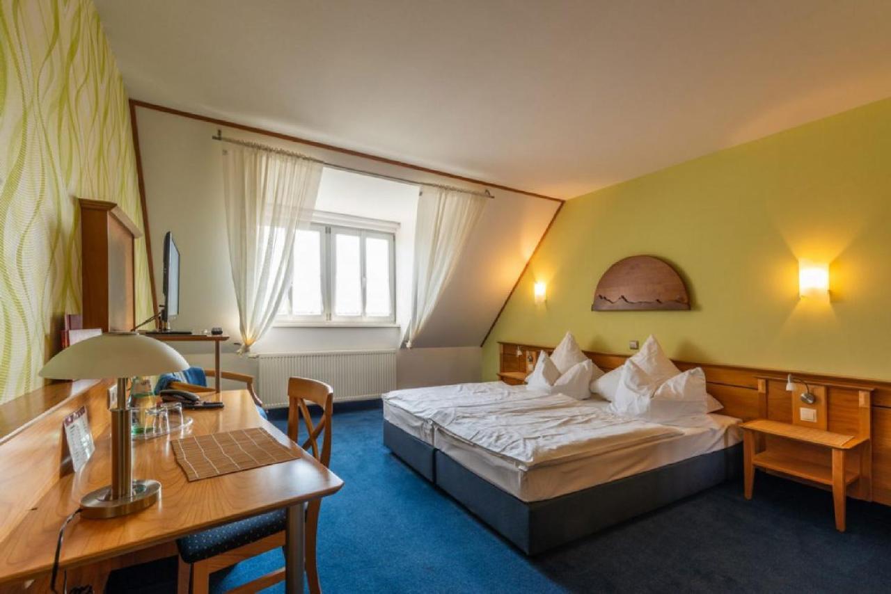 Biobausewein Wein Hotel Leben Iphofen Bagian luar foto