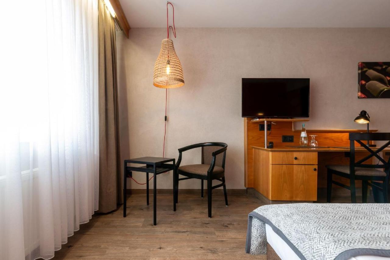 Biobausewein Wein Hotel Leben Iphofen Bagian luar foto